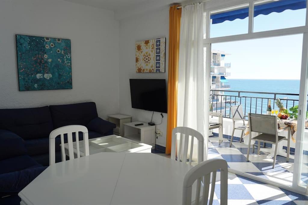 Skol 945b First Line South Facing 2 Bedroom Apartment *